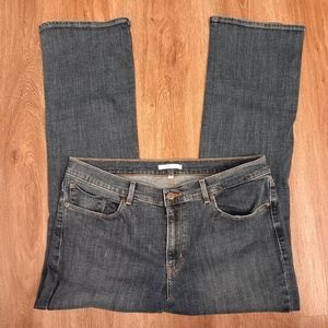 Levi's Classic Boot blue jeans. Size 16. W 33 L 30.